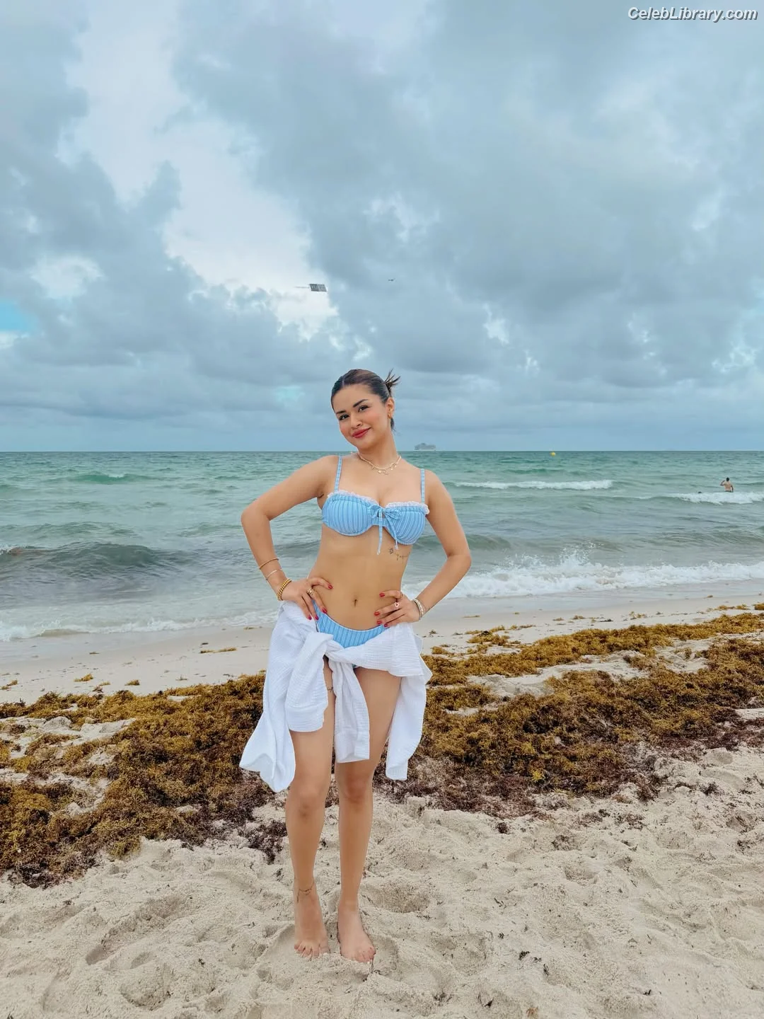 Avneet Kaur photo 9 of 1027