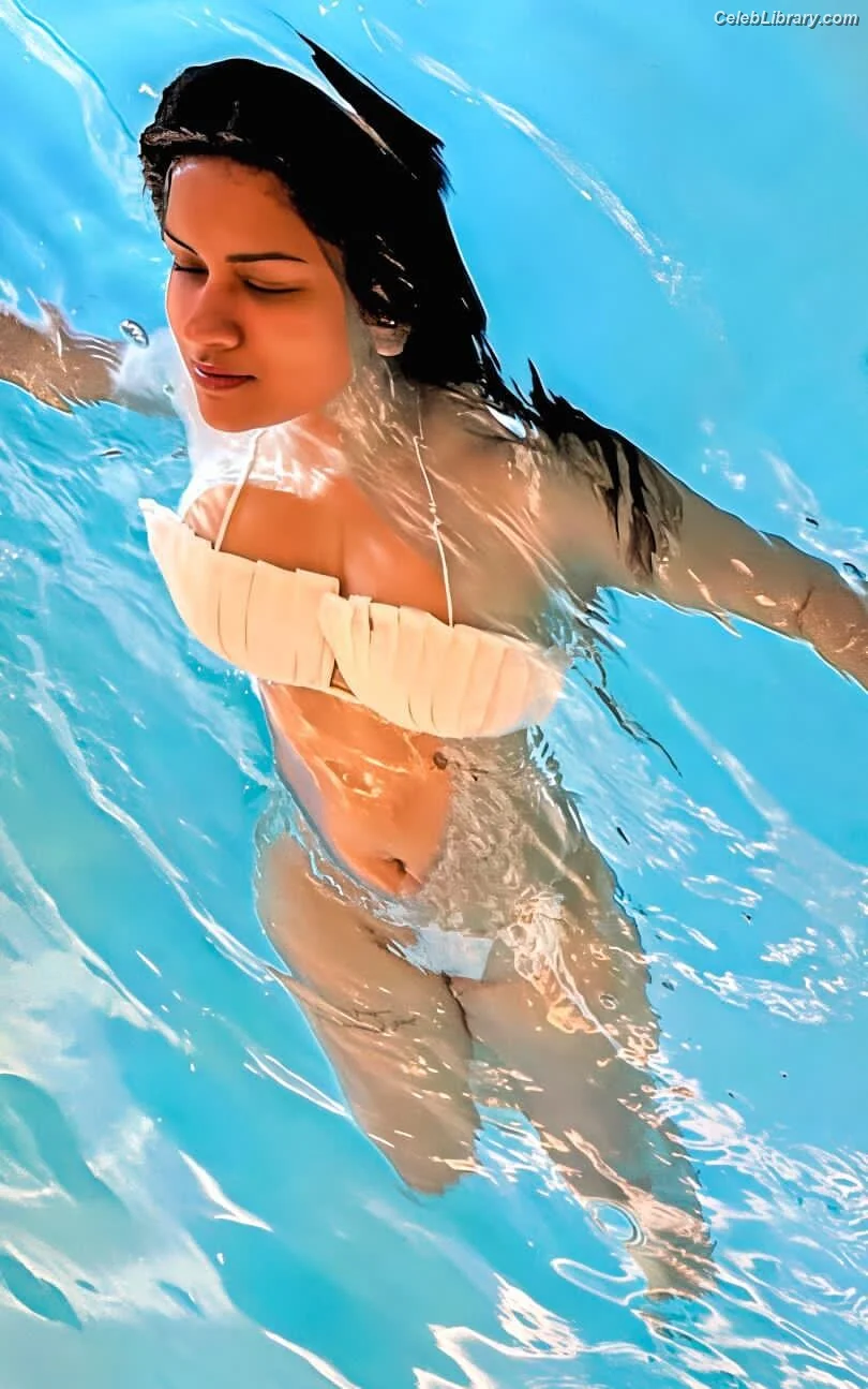 Avneet Kaur photo 15 of 1027