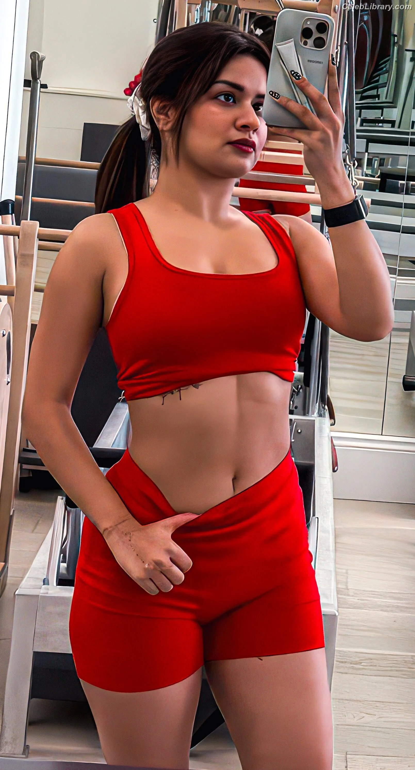 Avneet Kaur photo 8 of 1027