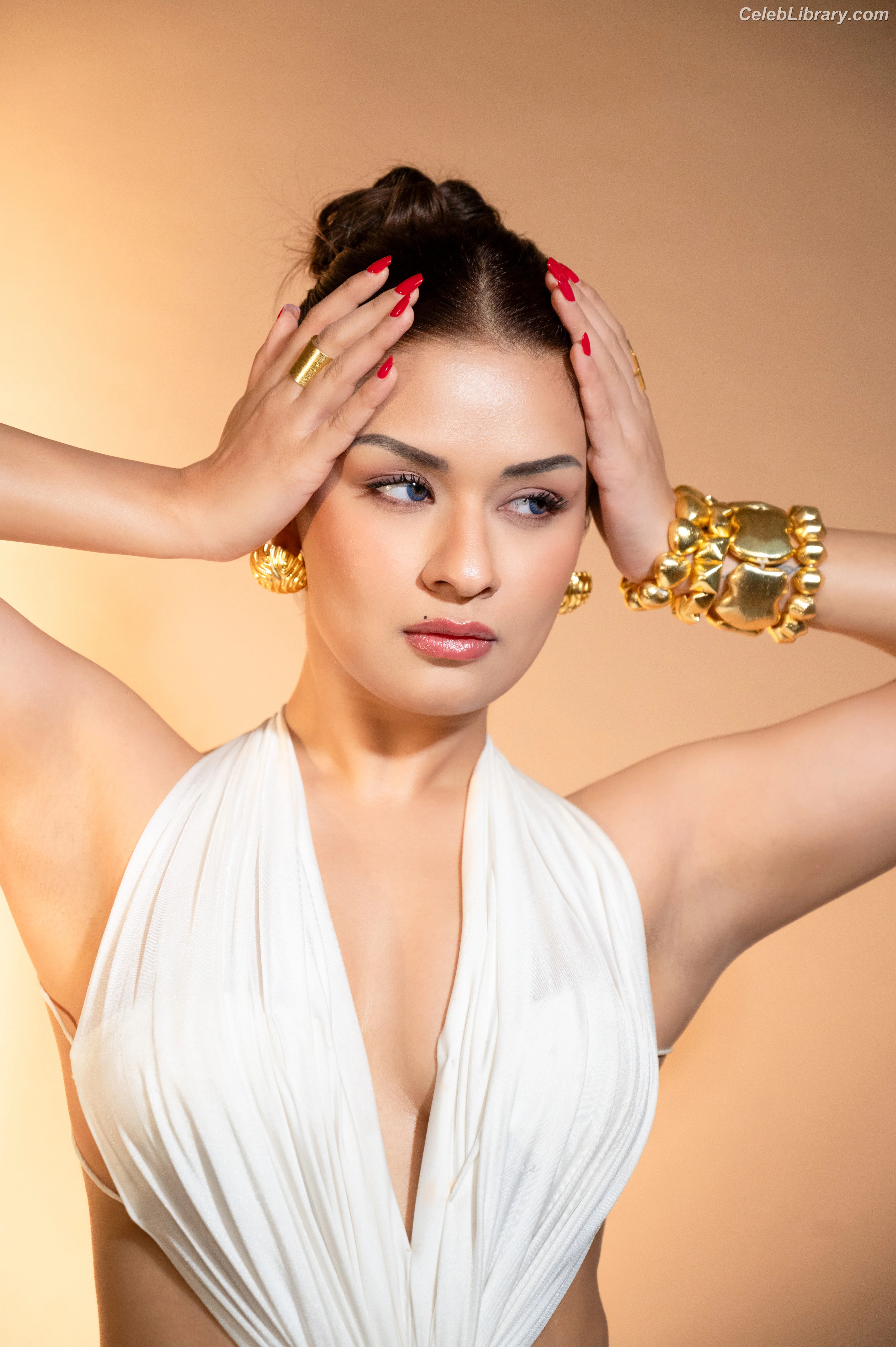 Avneet Kaur photo 10 of 1027