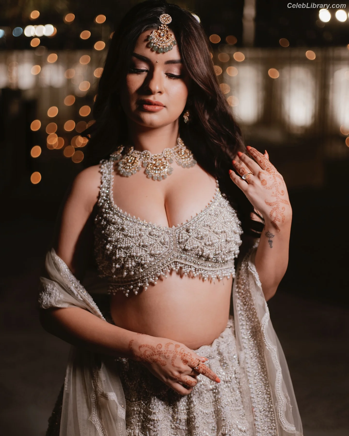 Avneet Kaur photo 23 of 1027