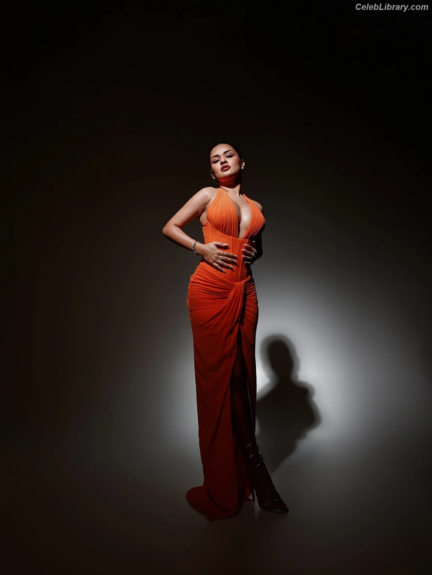 Avneet Kaur photo 9 of 1027