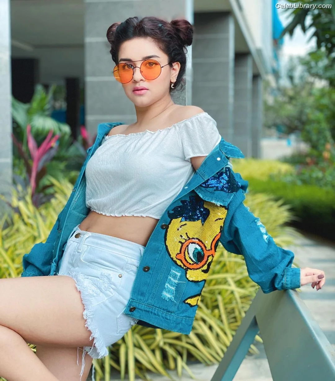 Avneet Kaur photo 5 of 1027