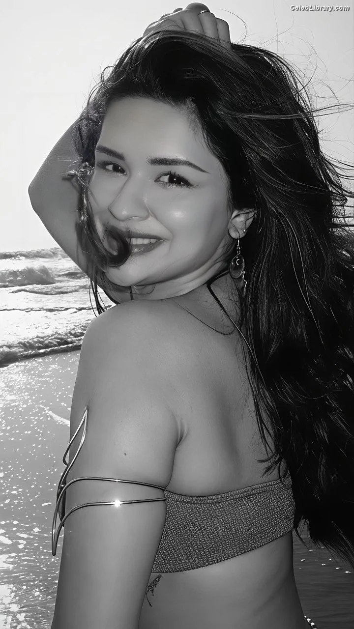 Avneet Kaur photo 8 of 1027