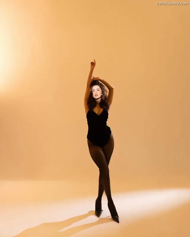 Avneet Kaur photo 24 of 1028