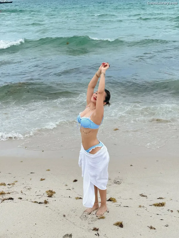 Avneet Kaur photo 14 of 1028