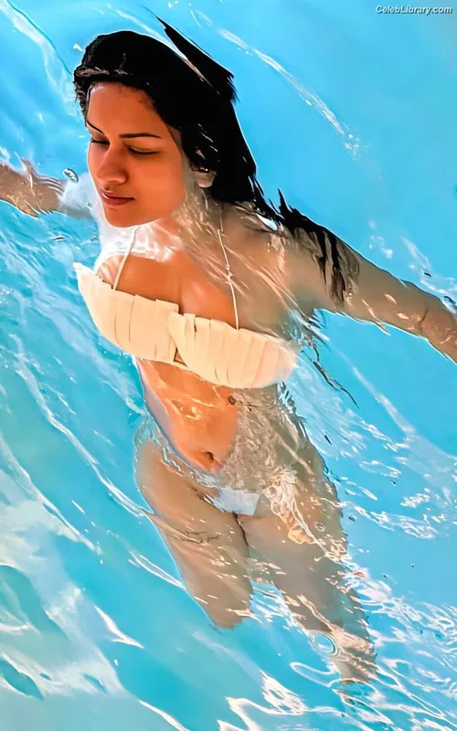 Avneet Kaur photo 15 of 1028
