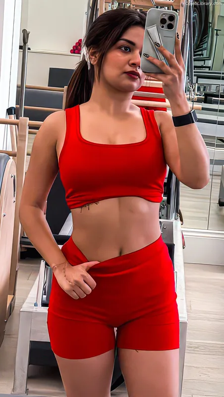 Avneet Kaur photo 9 of 1028