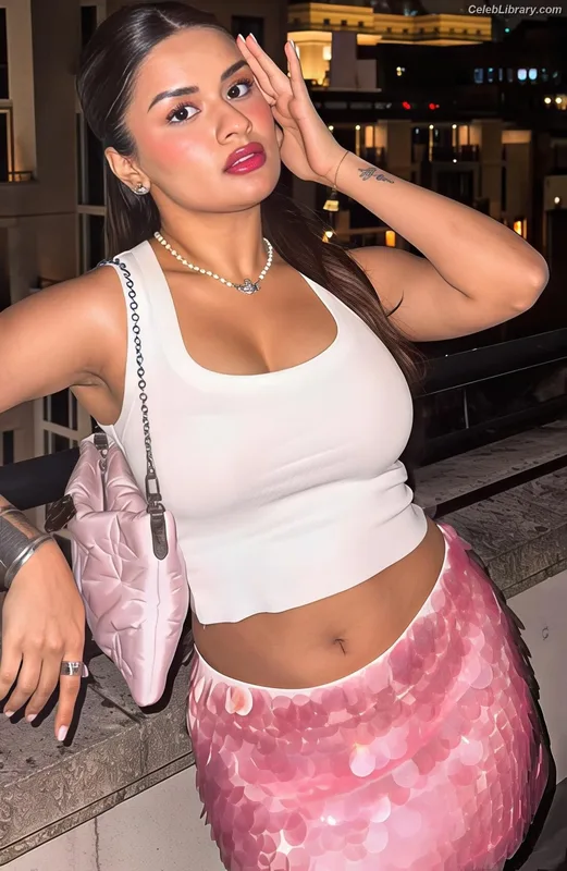 Avneet Kaur photo 21 of 1028