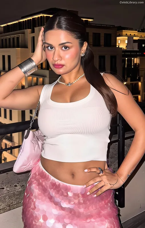 Avneet Kaur photo 23 of 1028