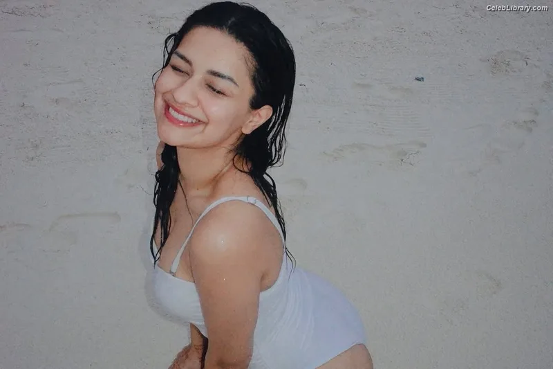 Avneet Kaur photo 15 of 1028