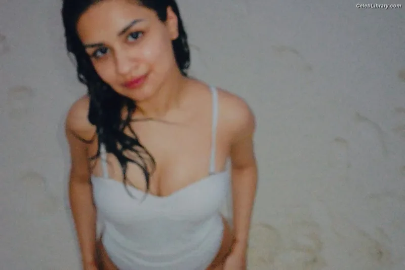 Avneet Kaur photo 16 of 1028