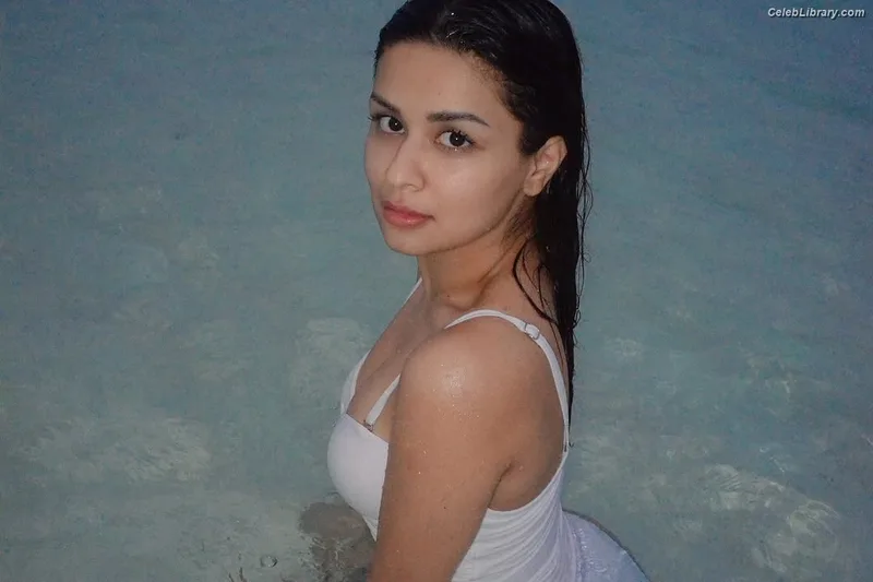 Avneet Kaur photo 18 of 1028