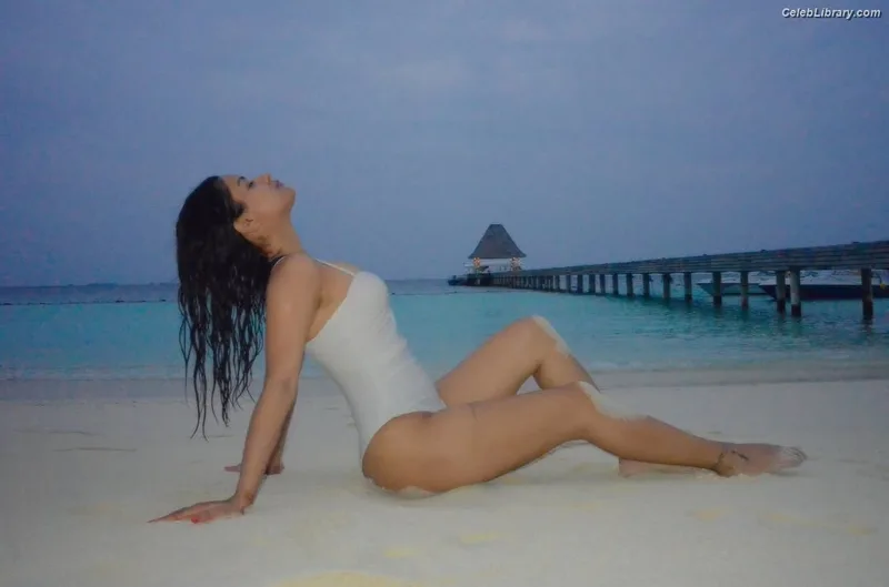 Avneet Kaur photo 19 of 1028
