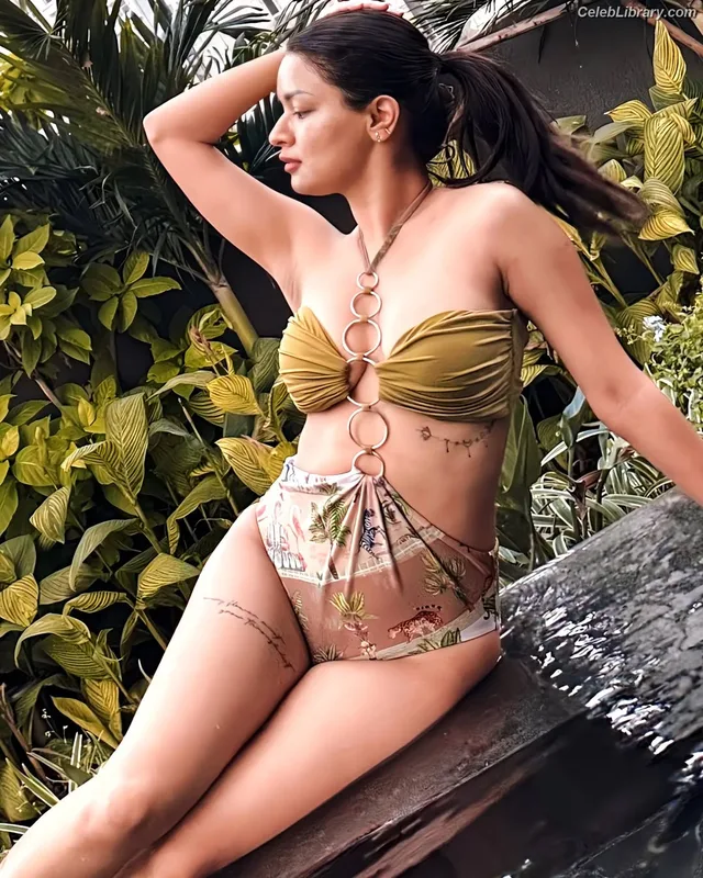 Avneet Kaur photo 10 of 1028