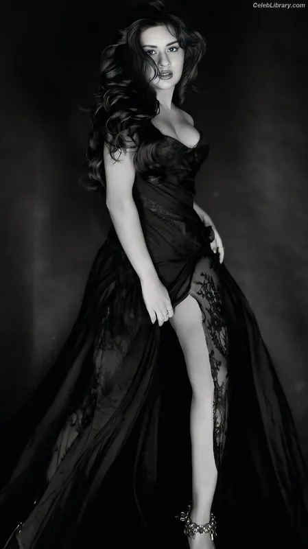 Avneet Kaur photo 11 of 1028