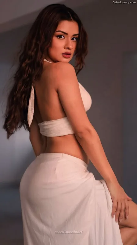 Avneet Kaur photo 3 of 1028