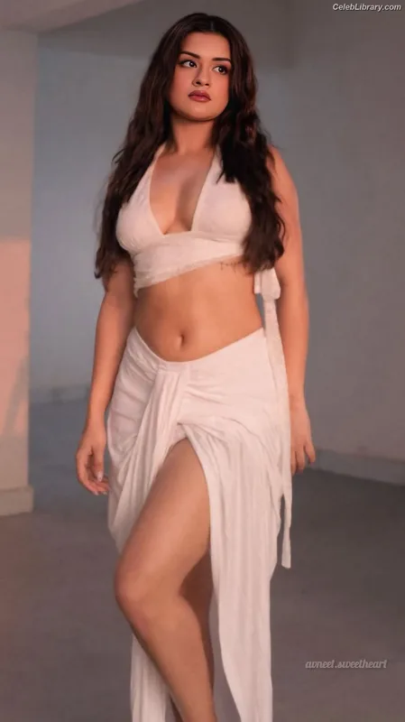 Avneet Kaur photo 5 of 1028