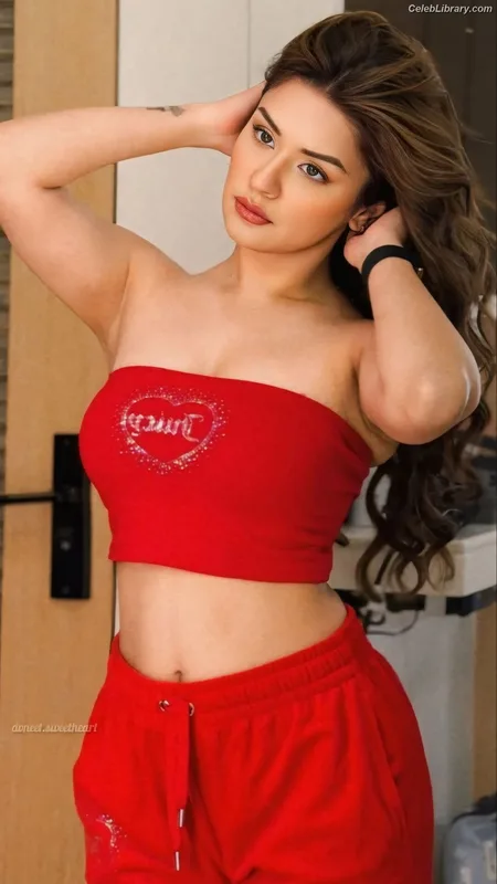 Avneet Kaur photo 7 of 1028