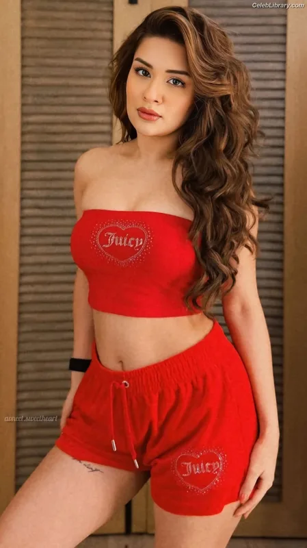Avneet Kaur photo 10 of 1028