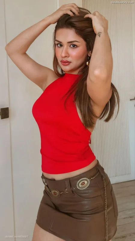 Avneet Kaur photo 18 of 1028