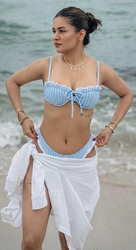 Avneet Kaur photo 6 of 1028