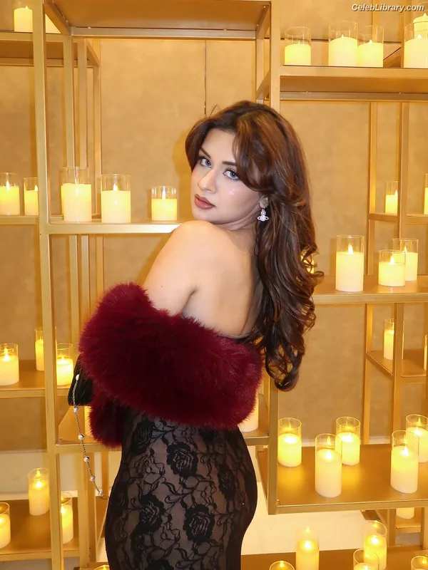 Avneet Kaur photo 8 of 1028