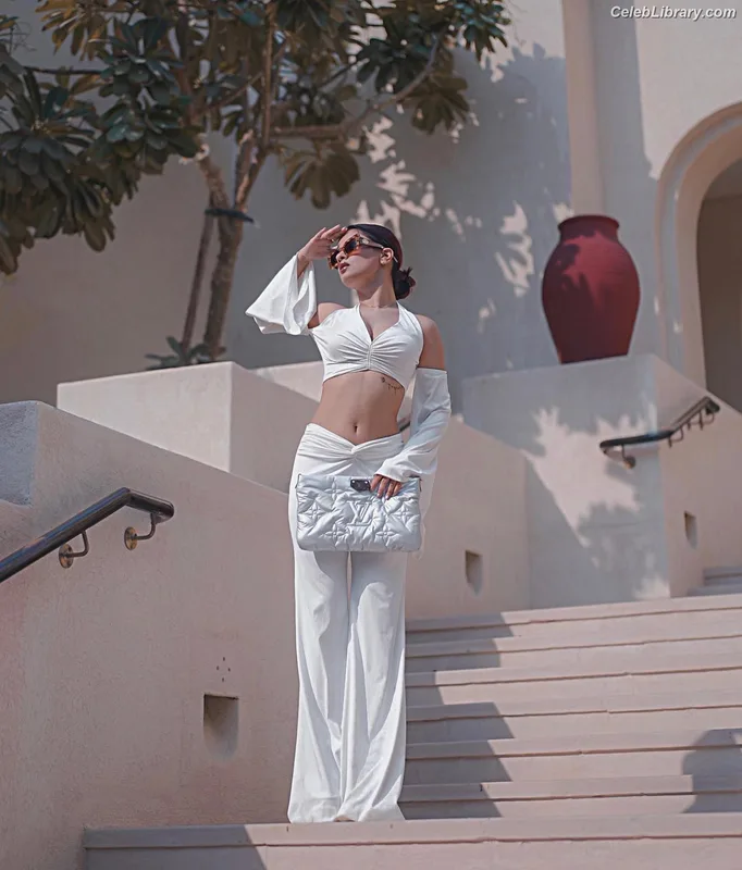 Avneet Kaur photo 8 of 1028