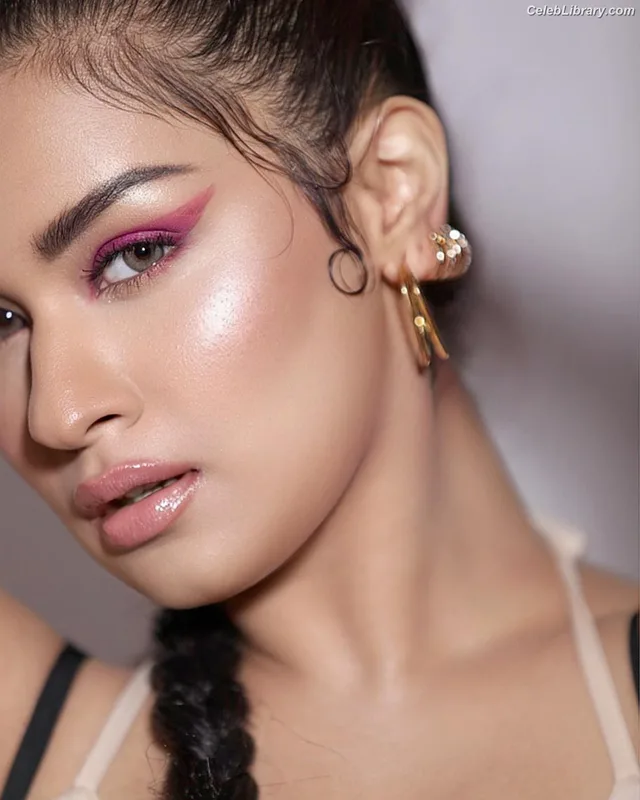 Avneet Kaur photo 22 of 1028