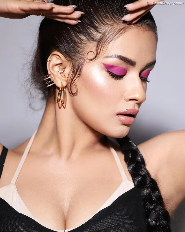 Avneet Kaur photo 23 of 1028