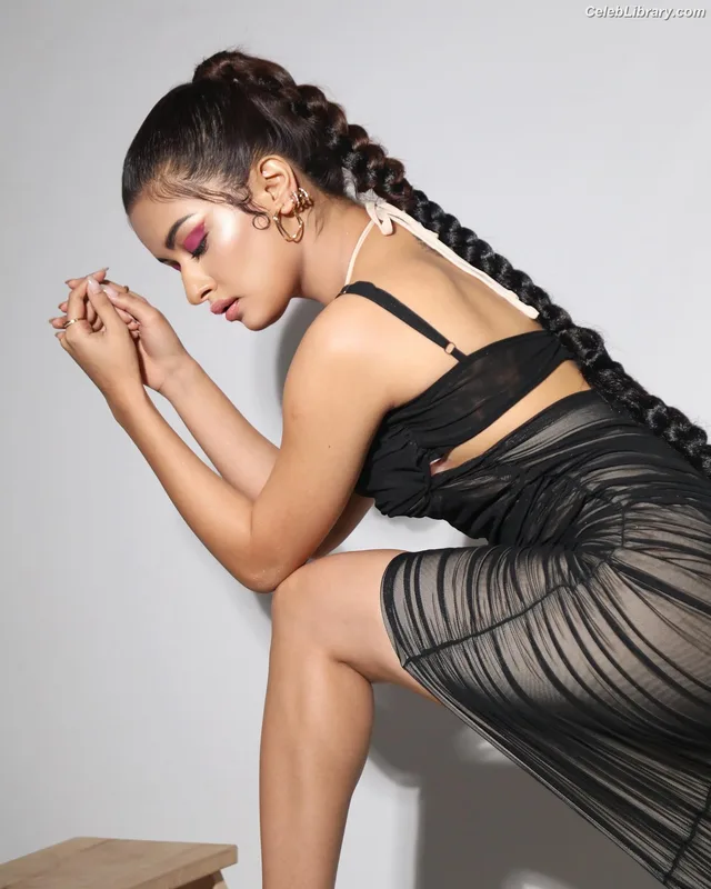 Avneet Kaur photo 1 of 1028