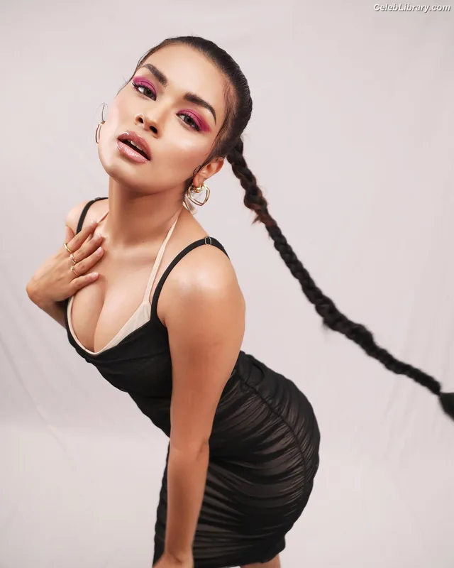 Avneet Kaur photo 7 of 1028