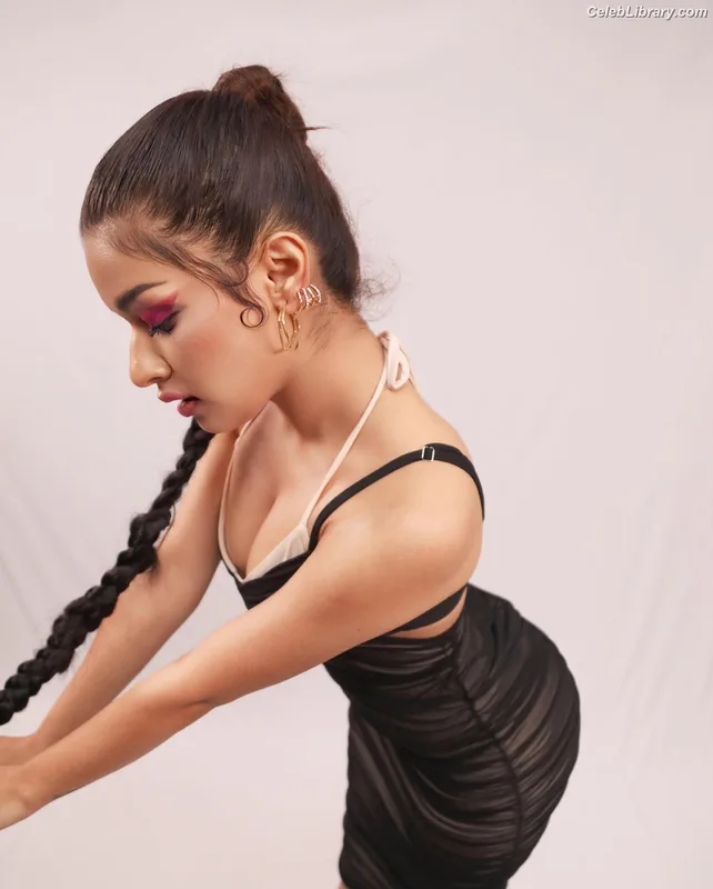 Avneet Kaur photo 8 of 1028