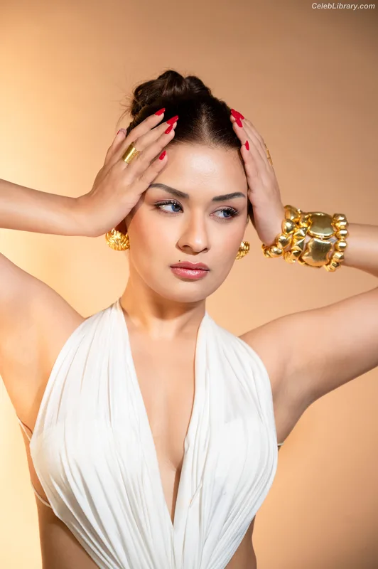 Avneet Kaur photo 10 of 1028