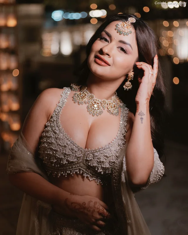 Avneet Kaur photo 20 of 1028