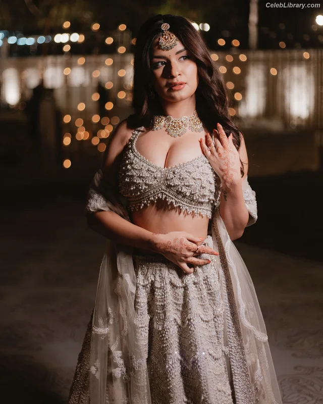 Avneet Kaur photo 22 of 1028