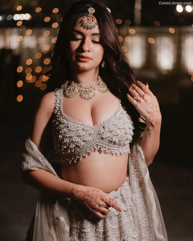 Avneet Kaur photo 23 of 1028