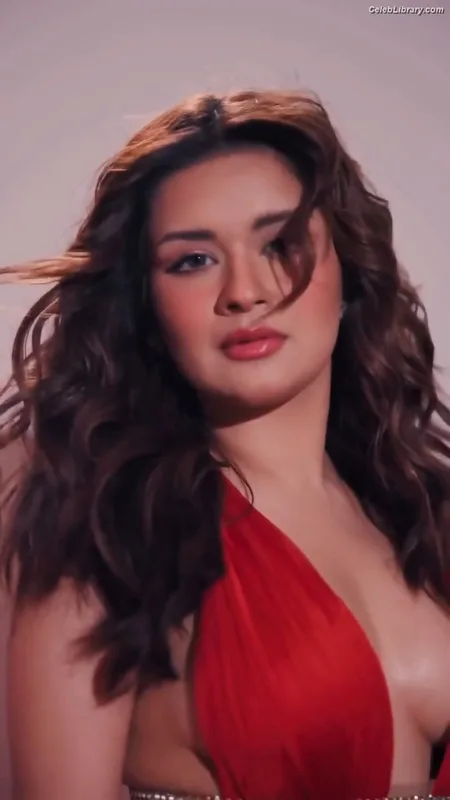 Avneet Kaur photo 6 of 1028