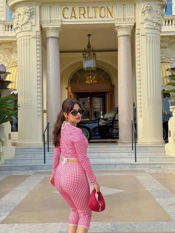 Avneet Kaur photo 19 of 1028