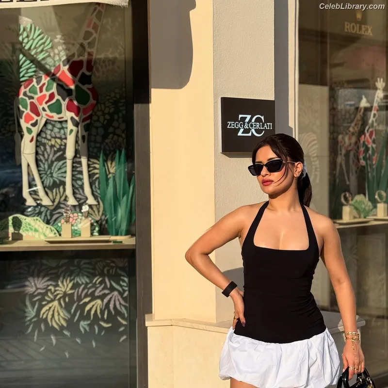 Avneet Kaur photo 19 of 1028