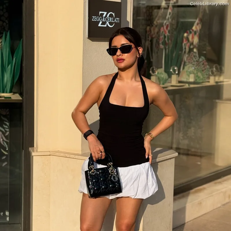 Avneet Kaur photo 20 of 1028