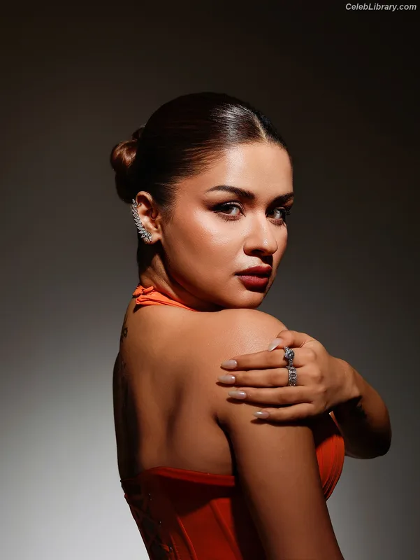Avneet Kaur photo 5 of 1028