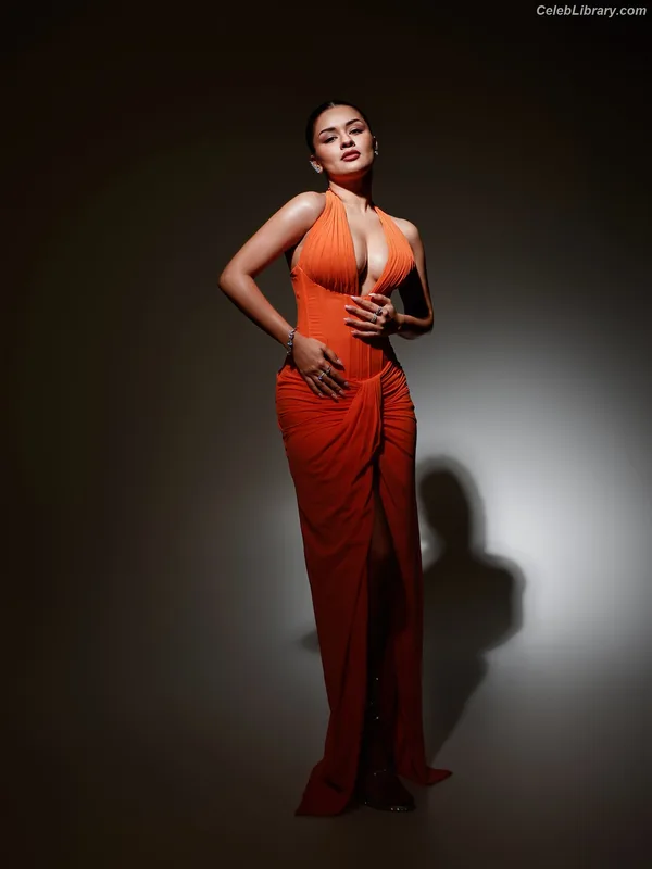 Avneet Kaur photo 12 of 1028