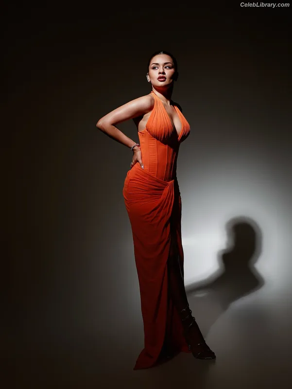 Avneet Kaur photo 14 of 1028