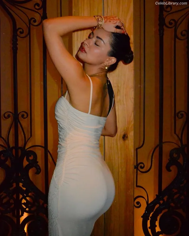 Avneet Kaur photo 7 of 1028