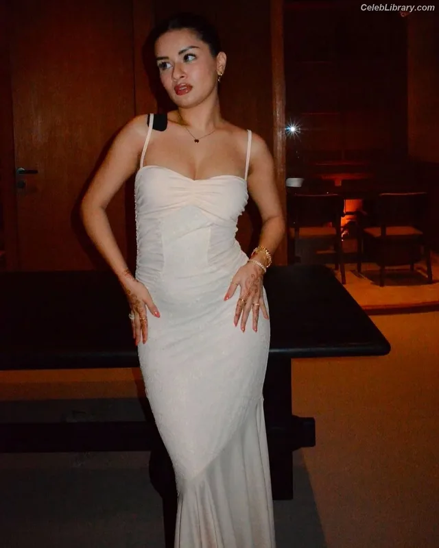 Avneet Kaur photo 10 of 1028