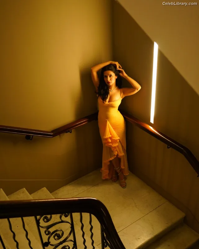 Avneet Kaur photo 5 of 1028