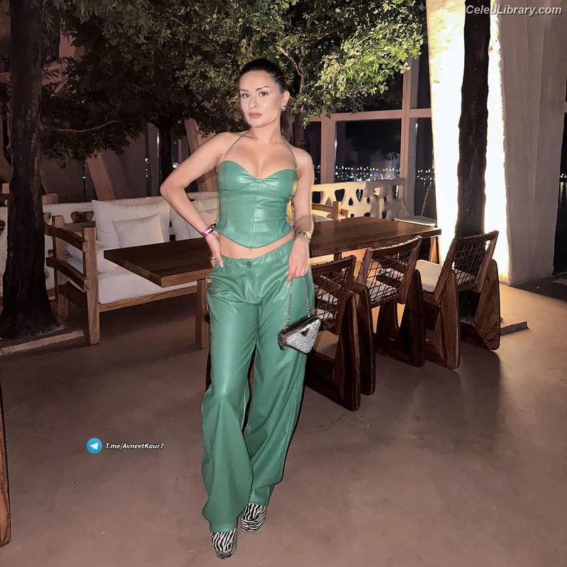 Avneet Kaur photo 18 of 1028
