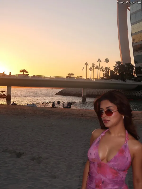 Avneet Kaur photo 20 of 1028