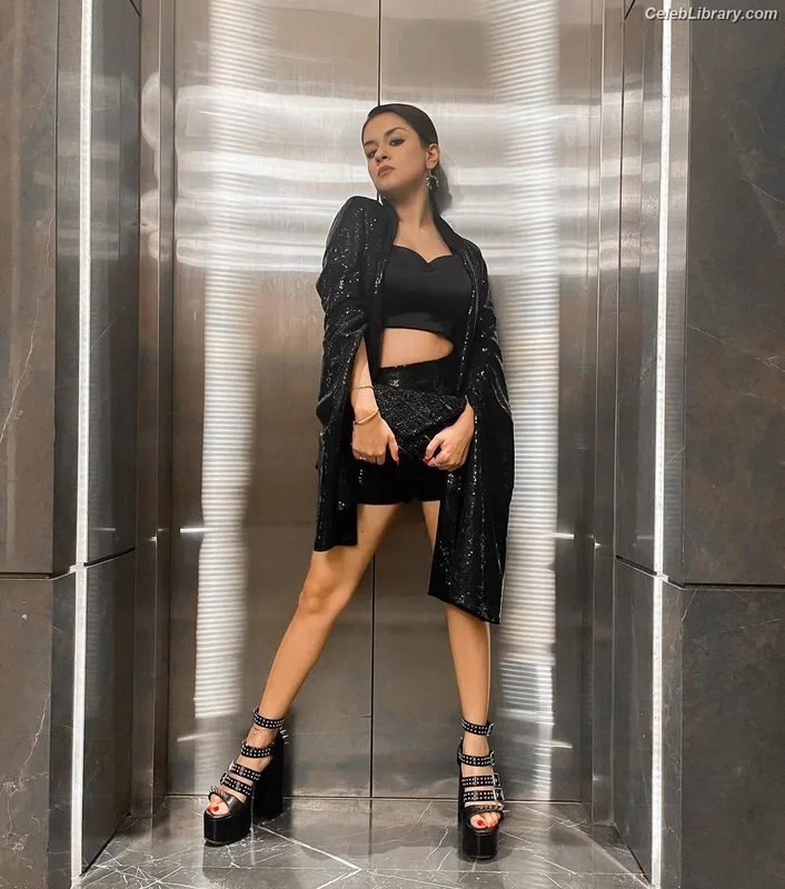 Avneet Kaur photo 5 of 1028